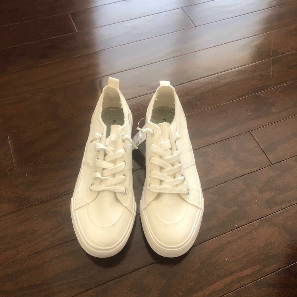 Betsy White Slip-on Sneaker